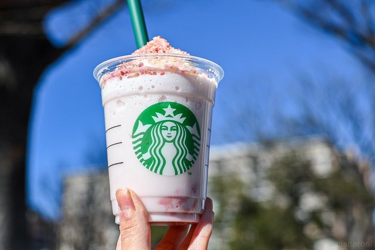 スターバックスのさくらふわり ベリー フラペチーノ®