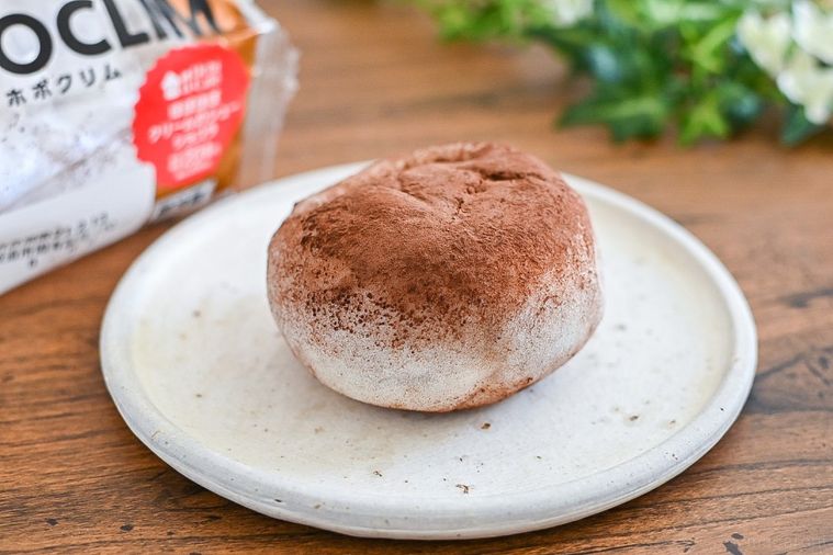 “吸えちゃう” シュークリーム!? ローソン「モアホボクリム」の新作はショコラフレーバーの画像