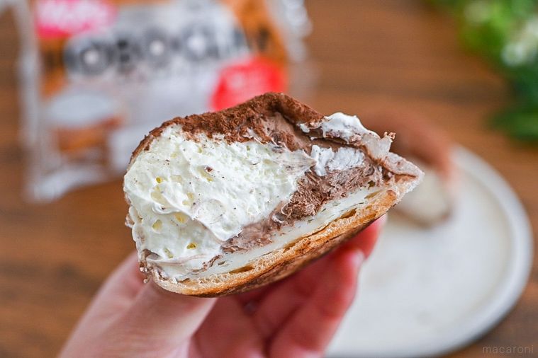 “吸えちゃう” シュークリーム!? ローソン「モアホボクリム」の新作はショコラフレーバーの画像