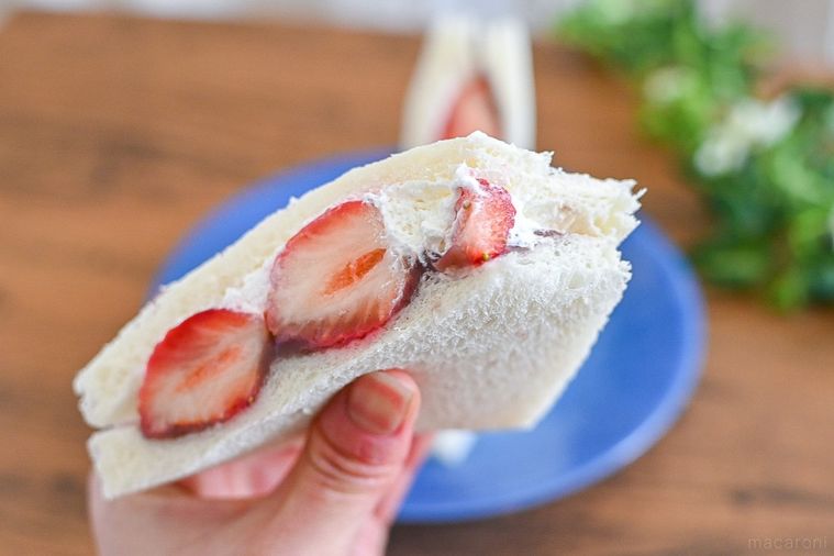 ローソンの新作いちごサンドを食べ比べ いちごマスカルポーネサンド 苺とあんこの和サンド が新発売 Macaroni