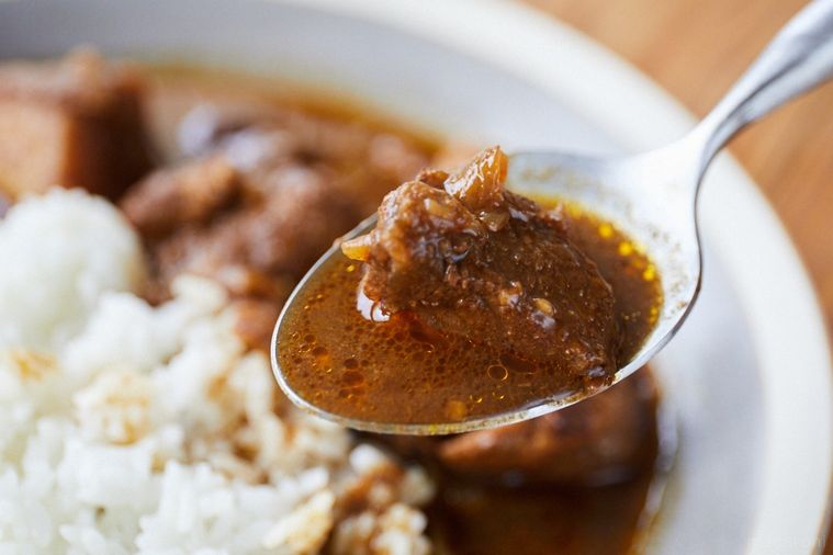 マトンカレーをすくったところ