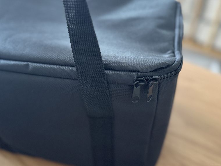 ダイソーソフトクーラーバッグ保冷保温のファスナー部分