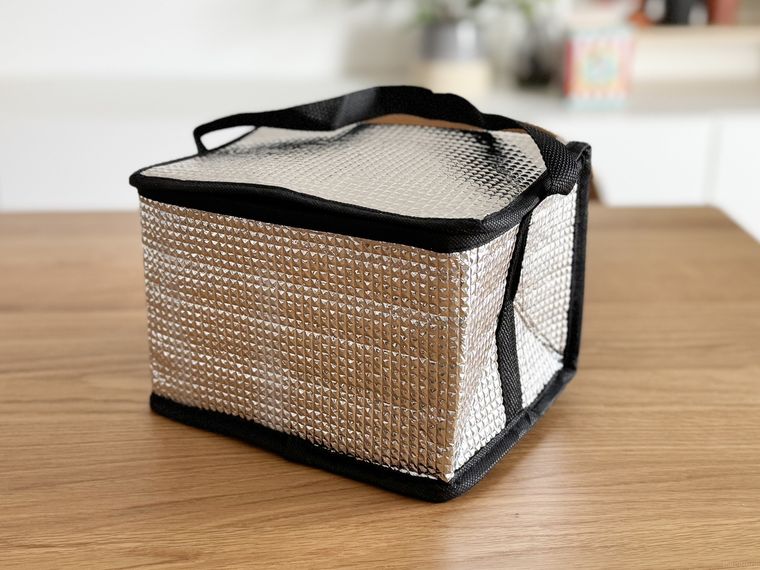 立体的にしたダイソーアルミバッグボックス型、缶対応