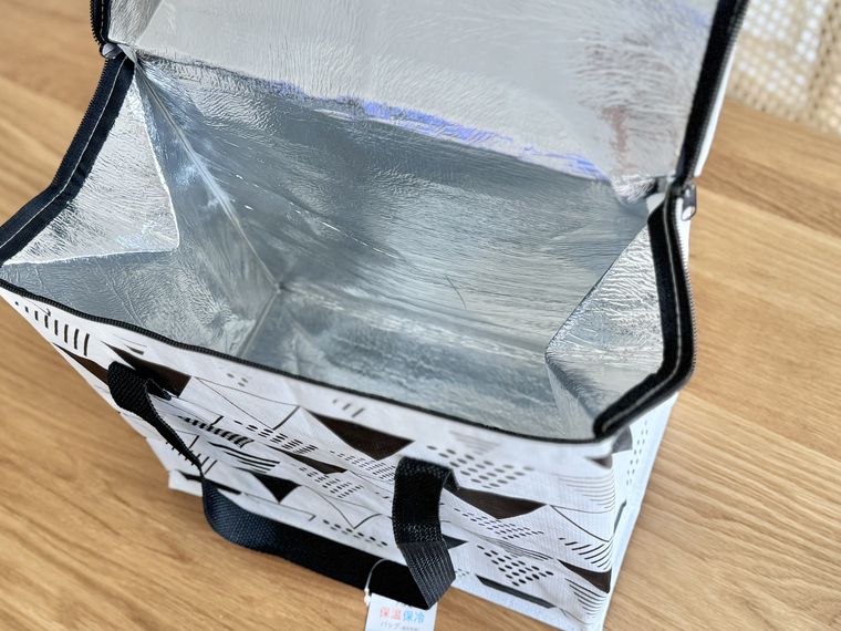 ダイソーアルミ保温保冷バッグ幾何学柄の中身