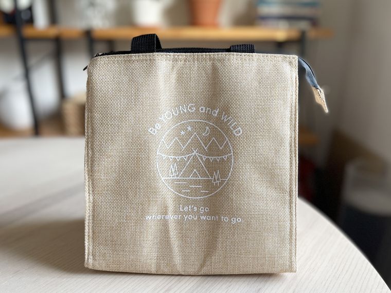 ダイソーのマチ広ランチバッグ