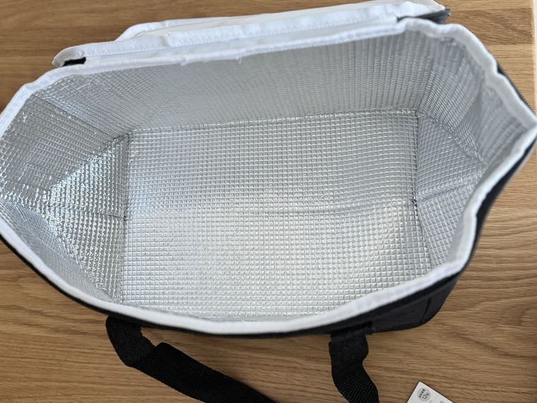 ダイソーソフトクーラーバッグ保冷保温の内側