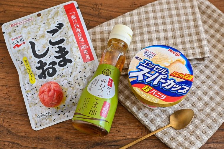 王道アイスを味変!スーパーカップ超バニラに「ごま塩×ごま油」をかけると大人の魔法がかかる【365日アイス女子】の画像