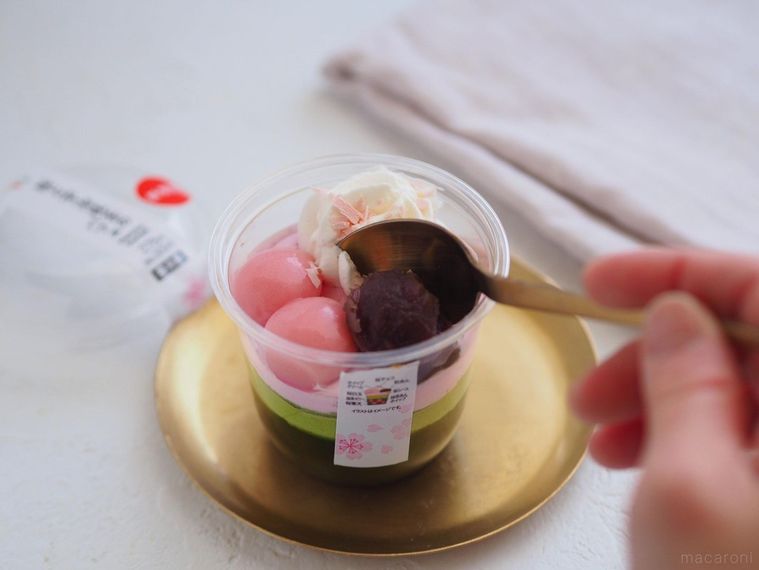 日本人でよかった…。セブン新作「桜と宇治抹茶のパフェ」は8つのおいしさを噛み締められる春スイーツの画像