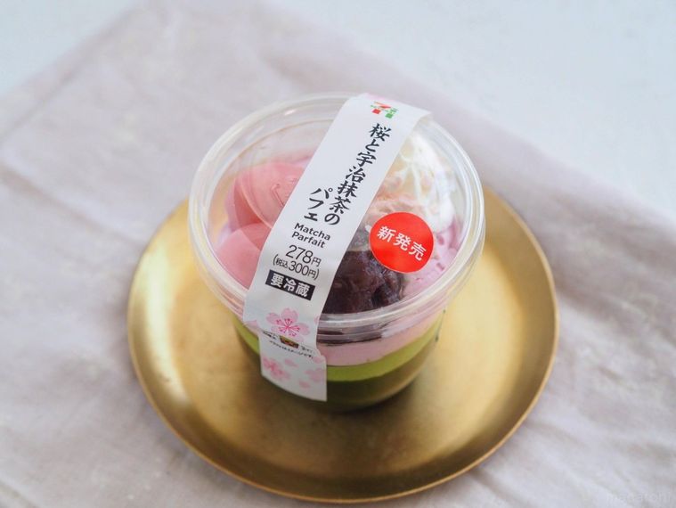 日本人でよかった…。セブン新作「桜と宇治抹茶のパフェ」は8つのおいしさを噛み締められる春スイーツの画像