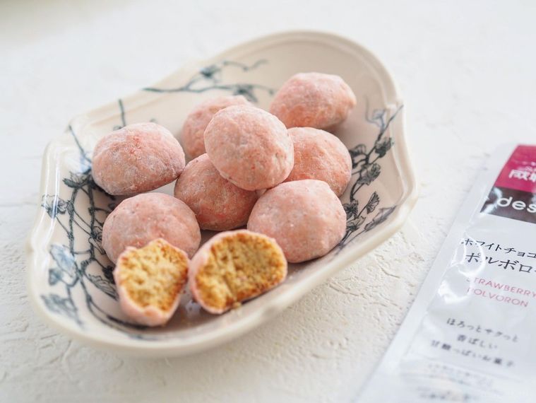 成城石井の鉄板おやつに新作!「ホワイトチョコと苺のポルボローネ」はつい食べ過ぎるキケンな味の画像