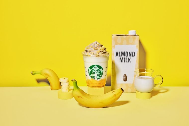 スタバ新作!「バナナンアーモンドミルク フラペチーノ®」が期間限定で発売の画像