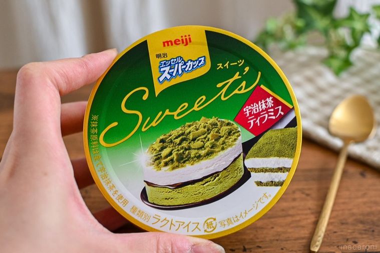 明治 エッセル スーパーカップSweet’s 宇治抹茶ティラミスのパッケージを正面から