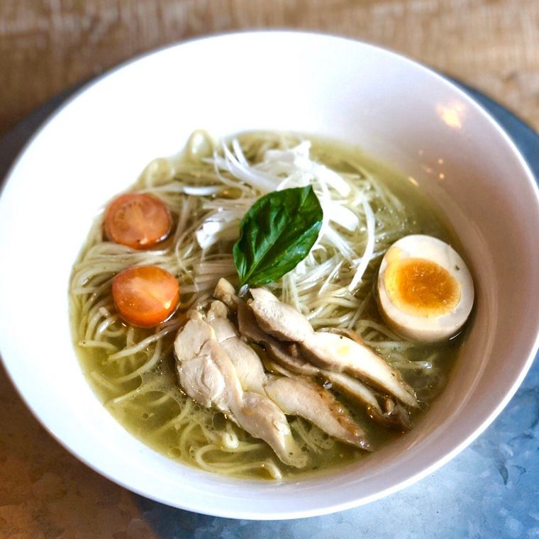新宿駅西口で「全国ラーメングランプリ」が開催中!日本各地のラーメンとドイツビールが楽しめるの画像