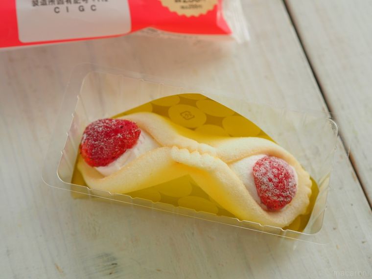 新感覚のワンハンドスイーツ!ローソン「クルリンいちご」で究極のモチモチ食感を楽しめる…の画像