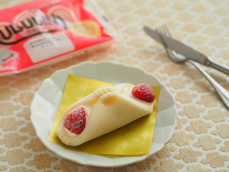 新感覚のワンハンドスイーツ!ローソン「クルリンいちご」で究極のモチモチ食感を楽しめる…の画像