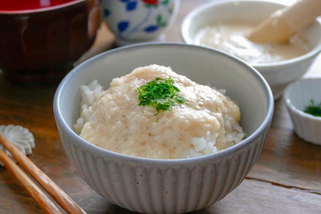 やさしい味わい。シンプルな「麦とろご飯」の作り方とポイント - macaroni