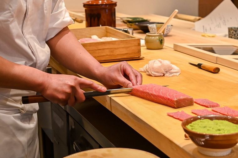 ミシュラン掲載店の味を80円から。渋谷「すし光琳」で街場寿司の完成形に出会うの画像