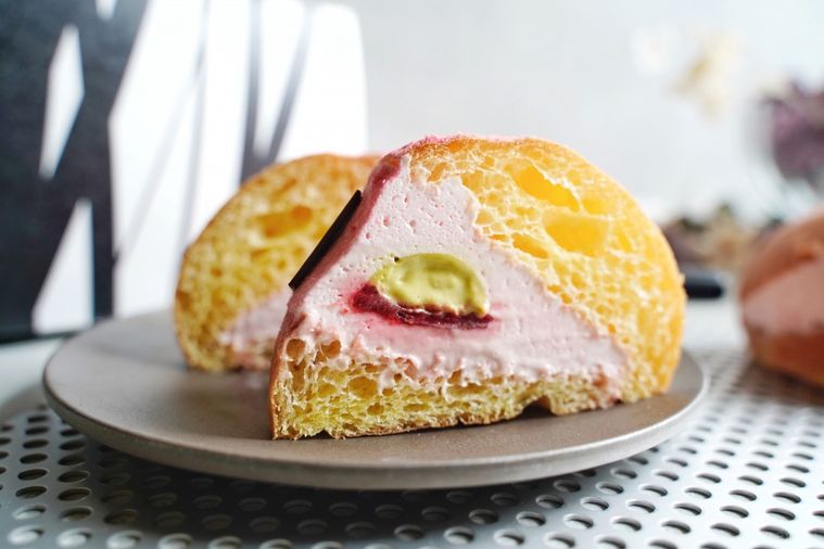 スタバのパン屋で買える!新作「マリトッツォ さくら」を実食、うれしい秘密を発見!の画像