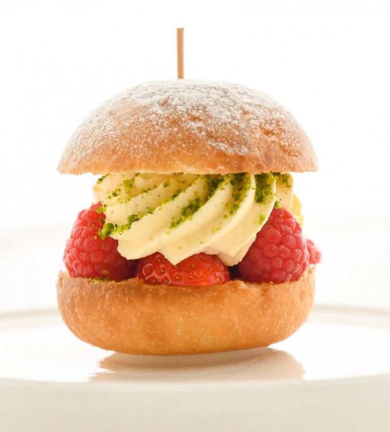 代官山「カフェ・ミケランジェロ」にフォアグラバーガーが登場。スライダーショップとして期間限定オープンの画像