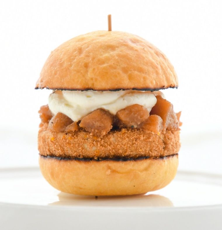 代官山「カフェ・ミケランジェロ」にフォアグラバーガーが登場。スライダーショップとして期間限定オープンの画像