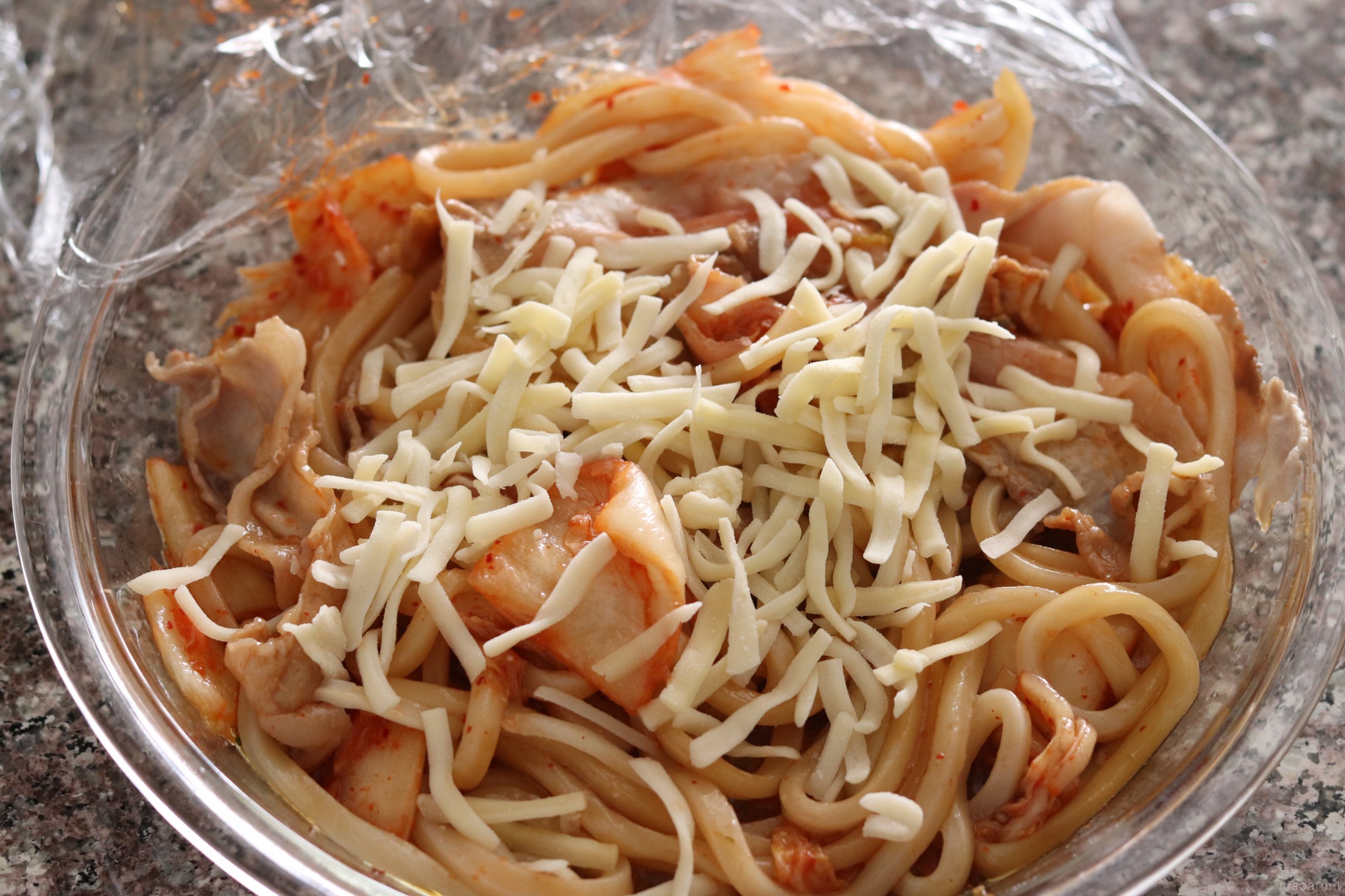 火を使わないラクチン調理 豚キムチーズうどん Ol仕事めし Macaroni