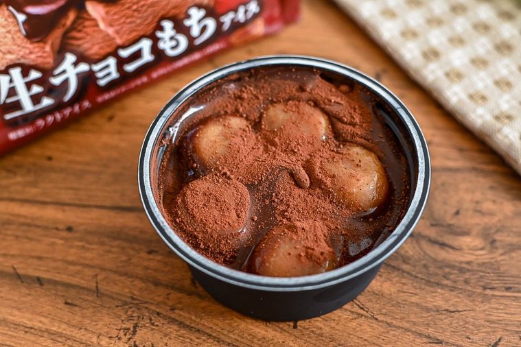 井村屋 おもちスイーツ 生チョコもちアイスの開封後