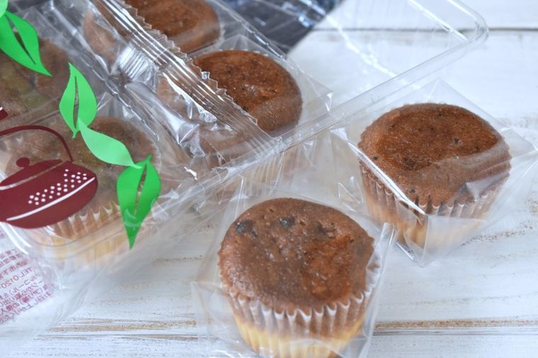 3層構造で風味抜群。カルディ「抹茶あずきケーキ」にはひとり占めしたくなるおいしい仕掛けが…の画像