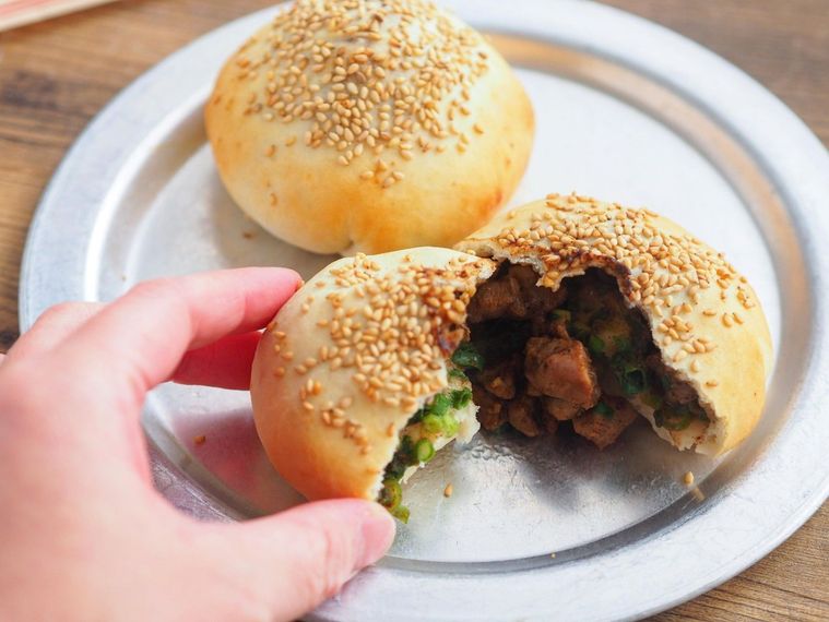カルディ新作で台湾屋台グルメを完全再現。「胡椒餅の素」を使えば初心者でも味がキマる!の画像