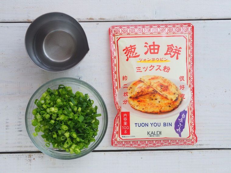 焼きたてが絶品!カルディ「葱油餅ミックス粉」で本場台湾の味を完全再現の画像