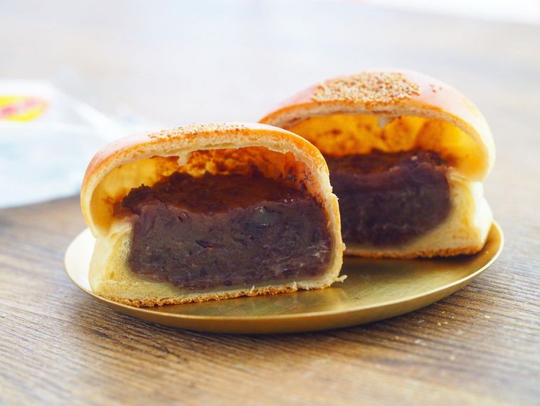 “あんこ天国” の名に偽りなし!ローソン新作あんぱんのどっしり感に大人買いが止まらないの画像