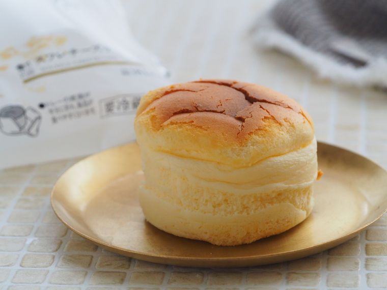 濃厚だけがすべてじゃない!ローソン新作「スフレチーズケーキ」はふわふわ感で優勝の画像