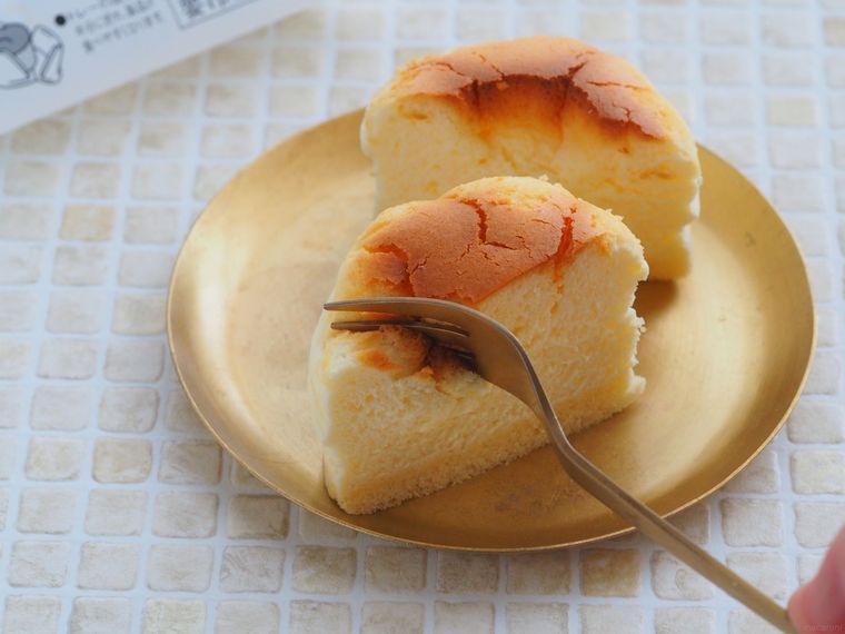 濃厚だけがすべてじゃない!ローソン新作「スフレチーズケーキ」はふわふわ感で優勝の画像