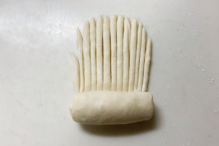 SNSで噂の「ウールロールパン」って?パティシエ直伝の上手な作り方の画像