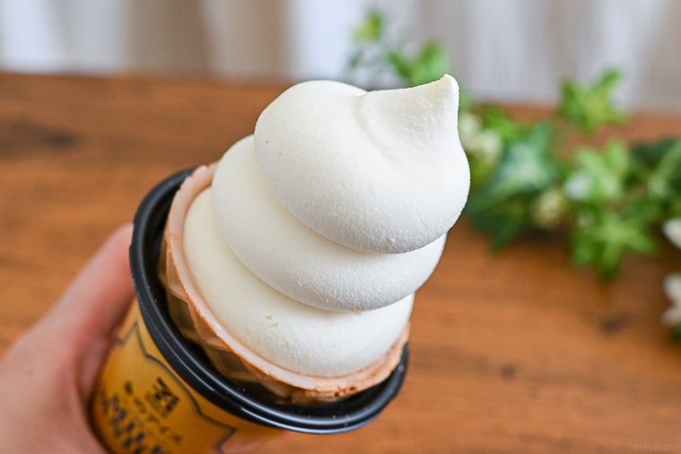 牛乳のコクがアップして再登場。セブン「金のアイスワッフルコーンミルクバニラ」は後味さっぱり【365日アイス女子】の画像