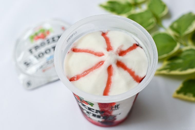 セブンで買えるさっぱりデザートアイス。「スムージー Wベリーヨーグルト」はシャリっと食感がさわやか【365日アイス女子】の画像