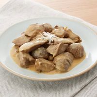 鶏レバーとこんにゃくのからしマヨネーズソース和え