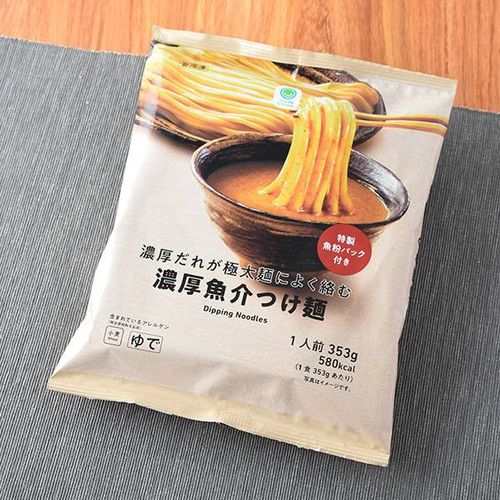 濃厚だれが極太麺によく絡む濃厚魚介つけ麺