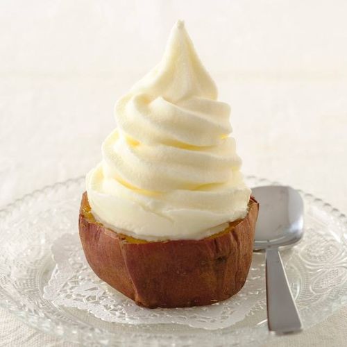 焼き芋ソフトクリームイモぽんソフト