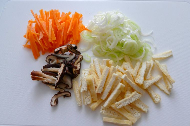 おからの煮物「卯の花」の基本レシピ。旨味たっぷりに仕上げるコツ3つ - macaroni