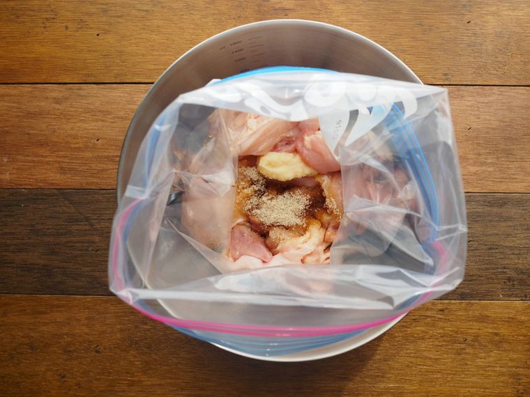 カリカリにローストしたひよこ豆を添えたベビーケールサラダのレシピ