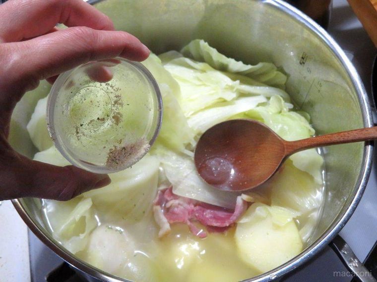 スープの素を入れる
