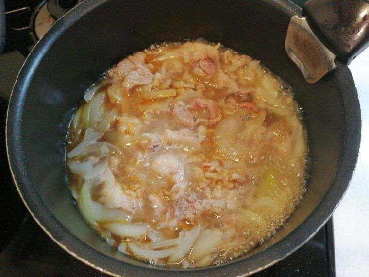 煮込んだ牛肉丼の具