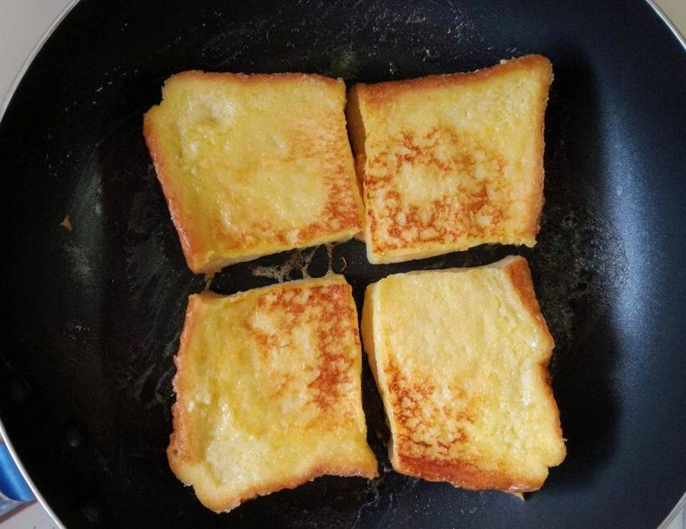 焼き目がついた食パン