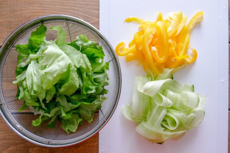 切った野菜を並べた様子