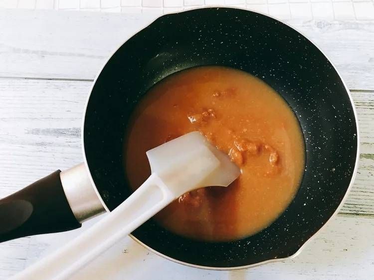 味噌だれの材料を入れた鍋