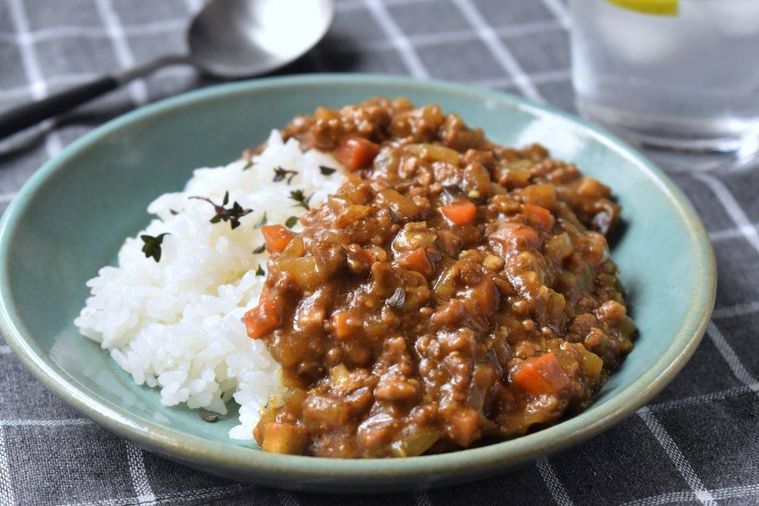 皿に盛った味噌カレー