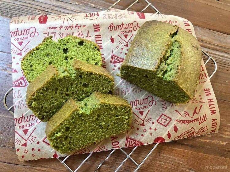 カットした抹茶パウンドケーキ