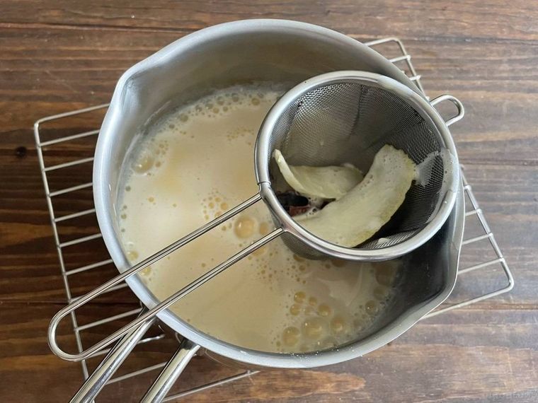 鍋に濾し入れたカタラーナ液