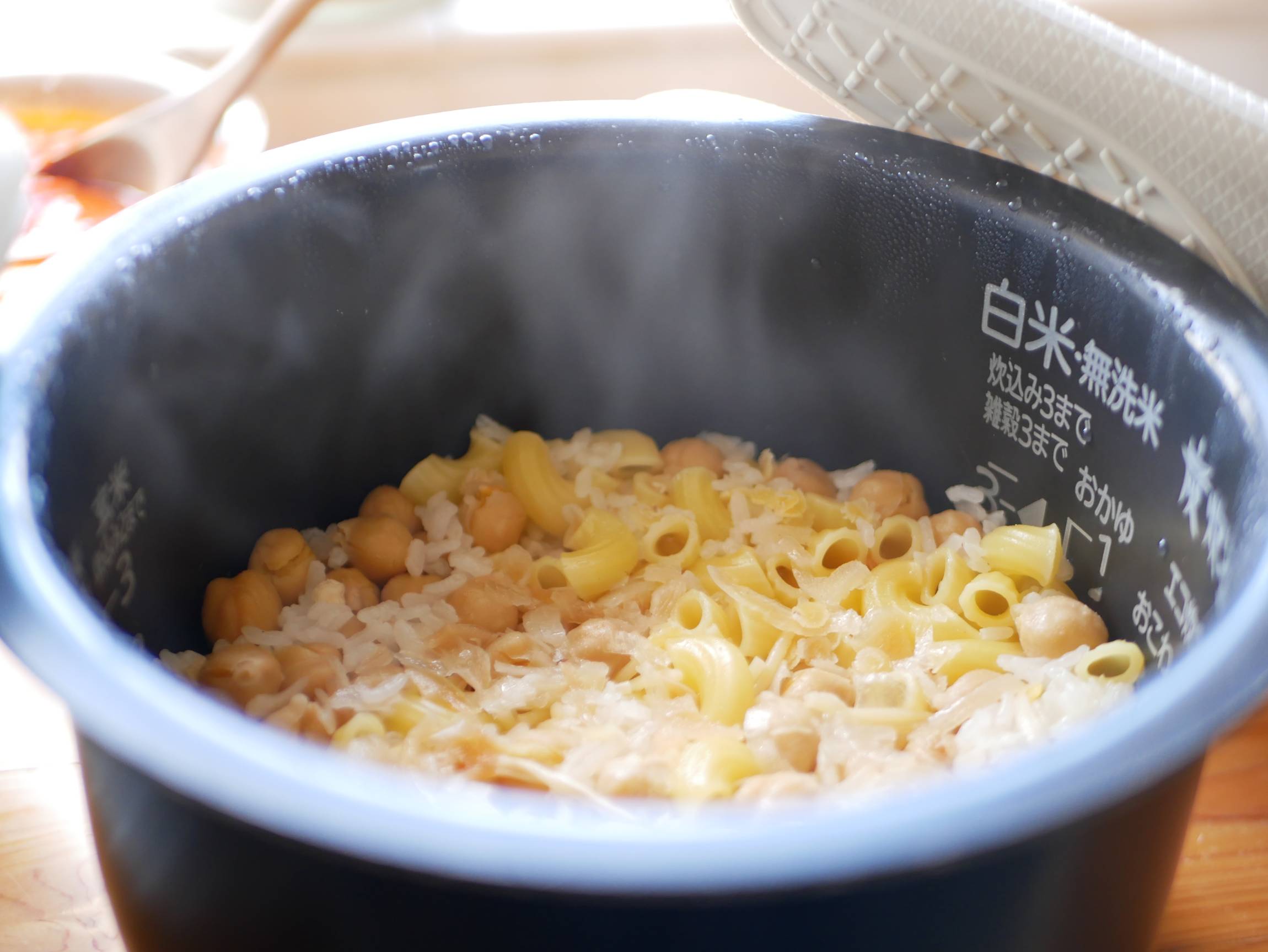 エジプトの国民食「コシャリ」とは？炊飯器で作れる簡単レシピ - macaroni