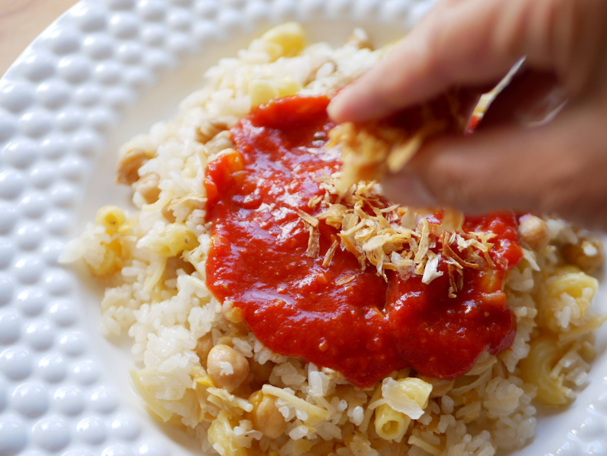 エジプトの国民食「コシャリ」とは？炊飯器で作れる簡単レシピ - macaroni